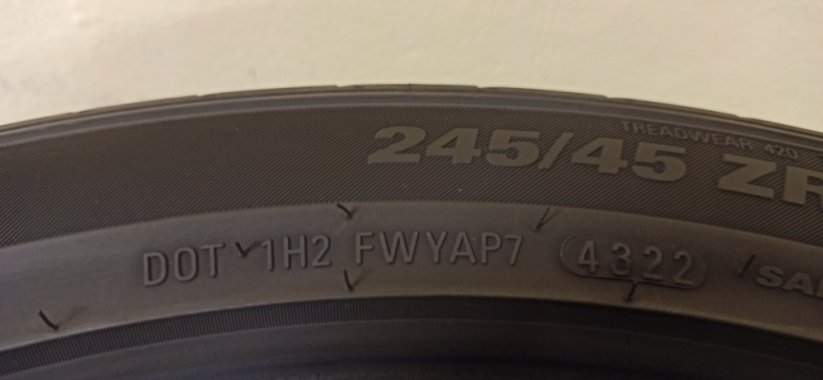 Kumho Ecsta PS71 SUV 245/45 R19 98W 4,5 mm (Použité)