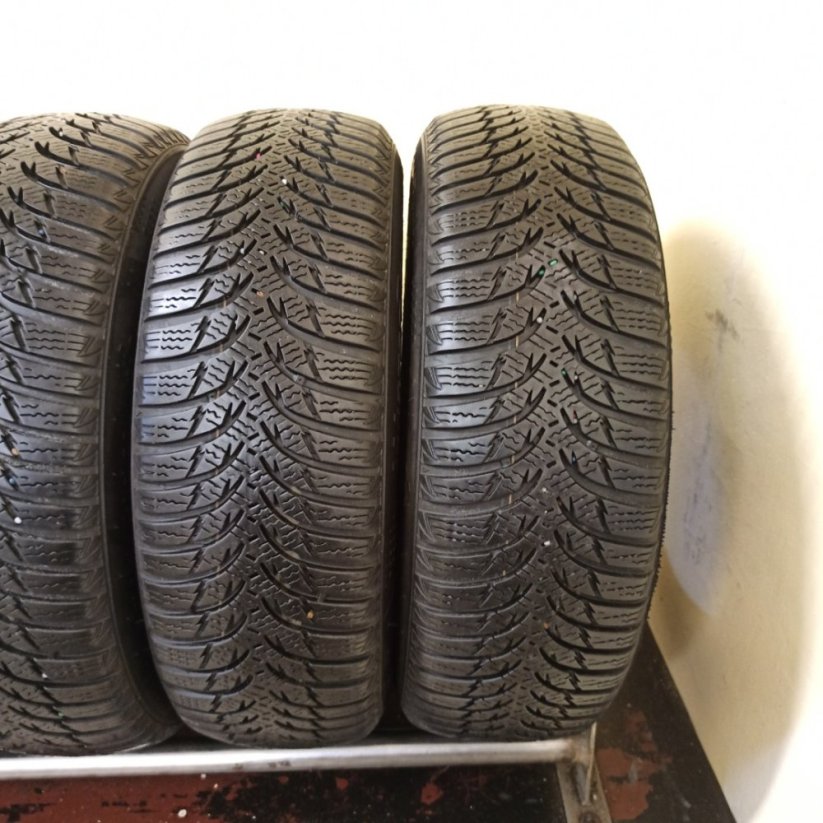 Kumho WinterCraft 175/65 R14 82T 5,5 - 6,5 mm (Bazarové)