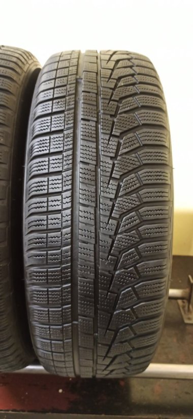 Hankook Winer icept evo 2 SUV 225/65 R17 5,5-6,5mm (Bazarové)
