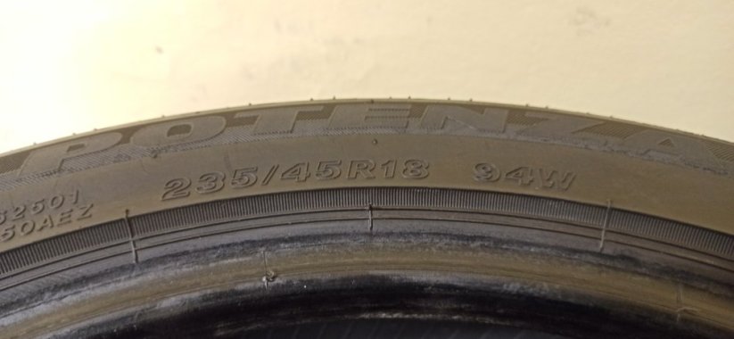 Bridgestone Potenza RE050A 235/45 R18 94W 4,5 mm (Použité)