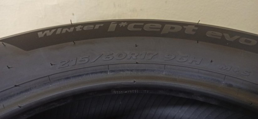 Hankook Winter icept evo3 215/60 R17 96H 5 - 6 mm (Bazarové)