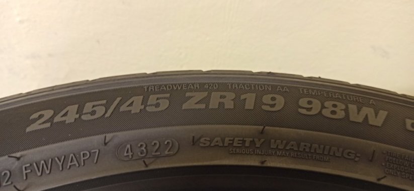 Kumho Ecsta PS71 SUV 245/45 R19 98W 4,5 mm (Použité)