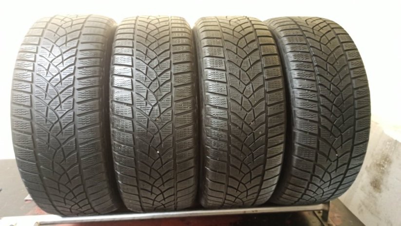Goodyear 235/50 R19 99V 2x6,5mm 2x5,5mm (Bazarové)