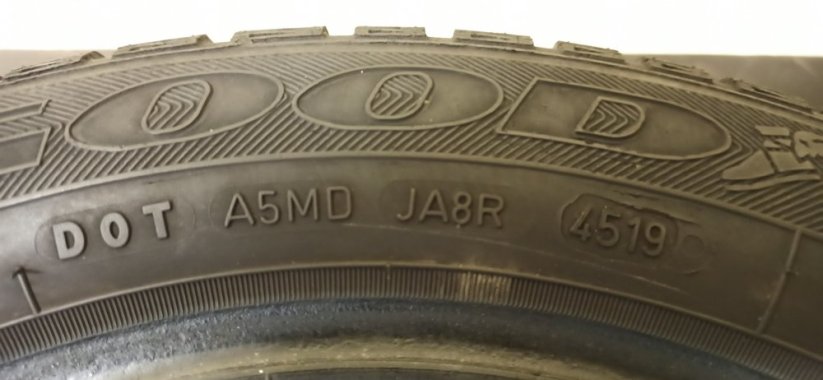 Goodyear Vector 4Seasons 185/55 R14 80H 6,5 - 7 mm (Bazarové)