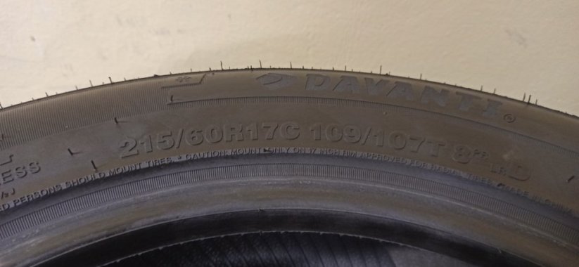 Davanti Wintoura Van 215/60 R17C 109/107T 9,5-10mm (Bazarové)