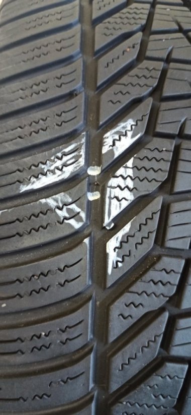 Hankook 235/45 R19 99V 4,5-5,5mm (Použité)