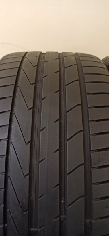 Hankook Ventus S1 evo 2 245/35 R19 93Y 5 mm (Bazarové)