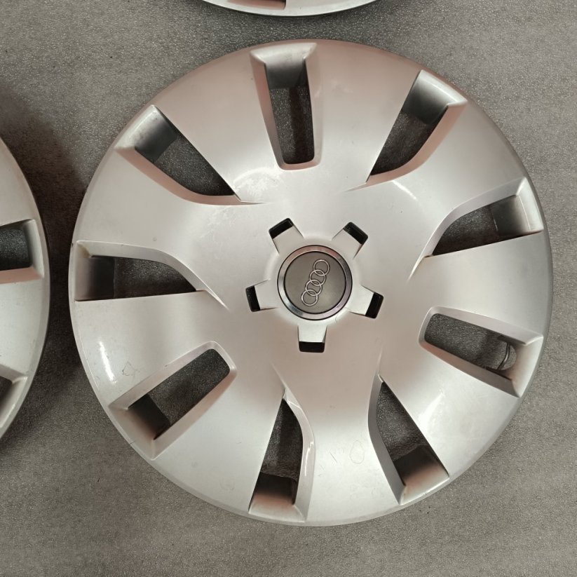Poklice Audi A3, A4 16" (použité)