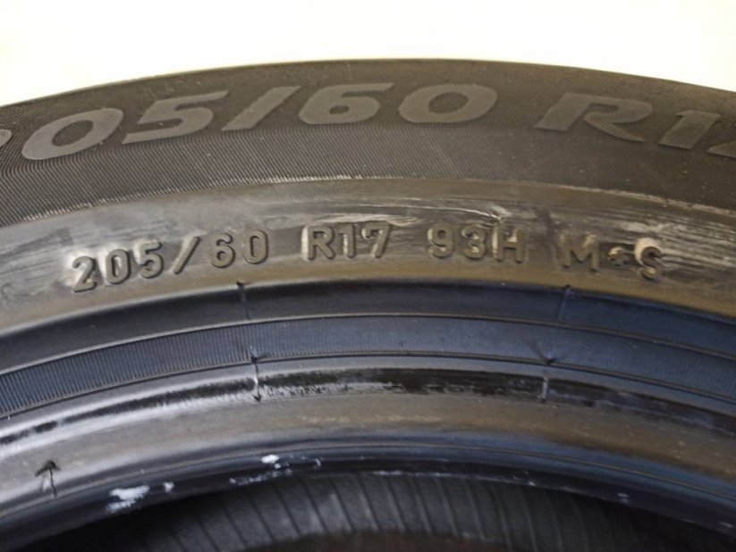 Pirelli 205/60 R17 93H 4,5-5,5mm (Bazarové)