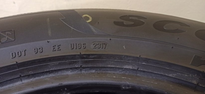 Pirelli Scorpion Winter 215/65 R17 99H 4 - 5 mm (Použité)
