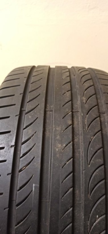 Pirelli 255/35 R19 96Y 1x5,5mm 1x3,5-4,5mm (Použité)