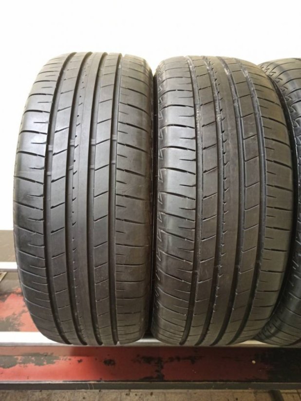 Bridgestone 215/55 R18 95H 6,5-7mm (Bazarové)