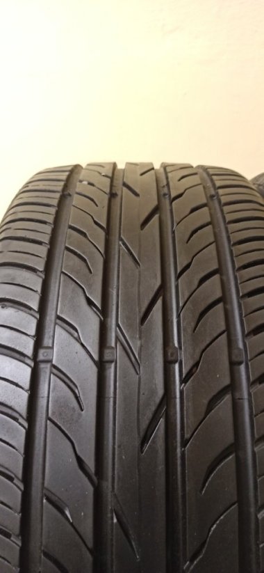 Platin 235/40 R18 95Y 6,5-7,5mm (Bazarové)