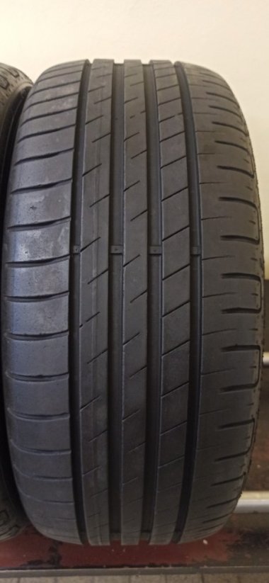 Goodyear Efficient Grip 215/45 R17 91W 5 mm (Použité)