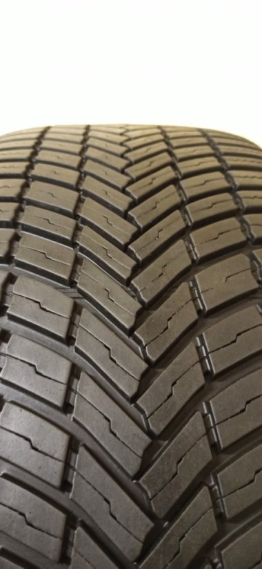 Bridgestone WeatherControl 245/45 R19 102V 5,5-6mm (Bazarové)