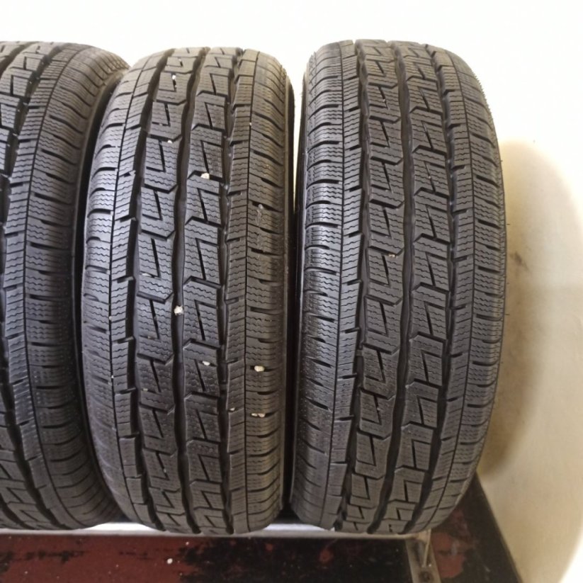 Davanti Wintoura Van 215/65 R16C 109/107R 9,5-10mm (Bazarové)