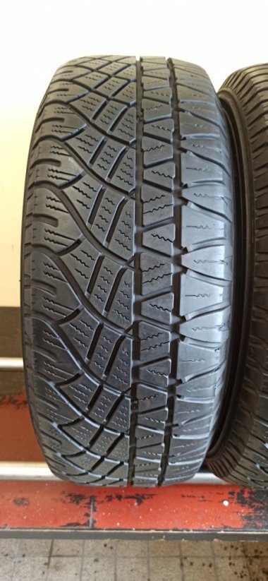 Michelin 235/60 R16 104H 5-6mm (Použité)