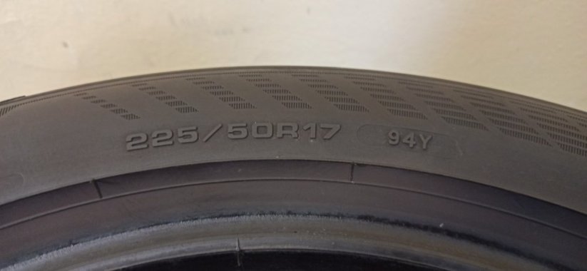 Goodyear 225/50 R17 94Y 1x5mm 1x4,5mm (Bazarové)