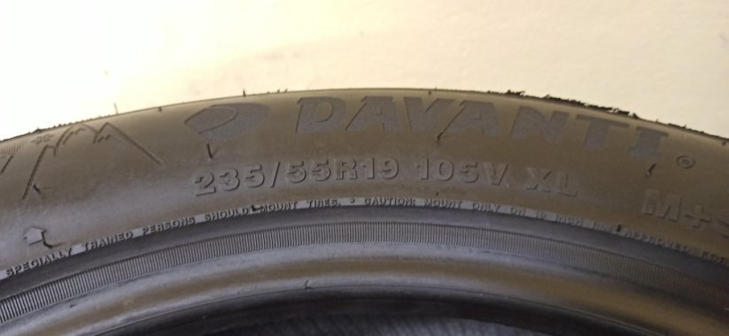 Davanti Wintoura SUV (XL) 235/55 R19 105V 8,5 mm (Bazarové)