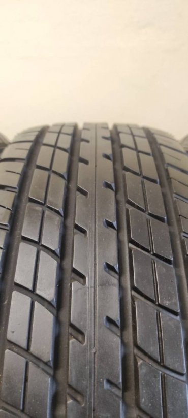 Dunlop 185/55 R16 83H 2x6-6,5mm 1x5-6mm 1x4-5mm (Použité)