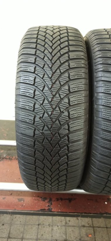 Bridgestone Blizzak 205/60 R16 92H 4,5 - 5 mm (Bazarové)
