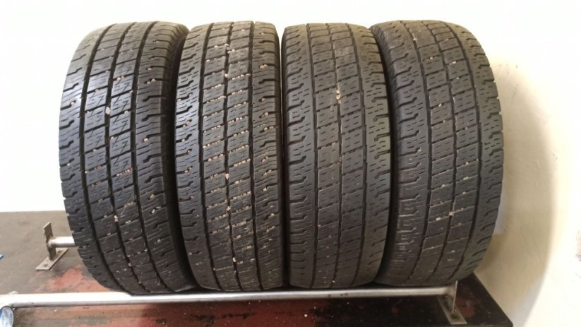 Uniroyal AllSeason 225/65 R16C 112/110R 5 - 9,5 mm (Bazarové)