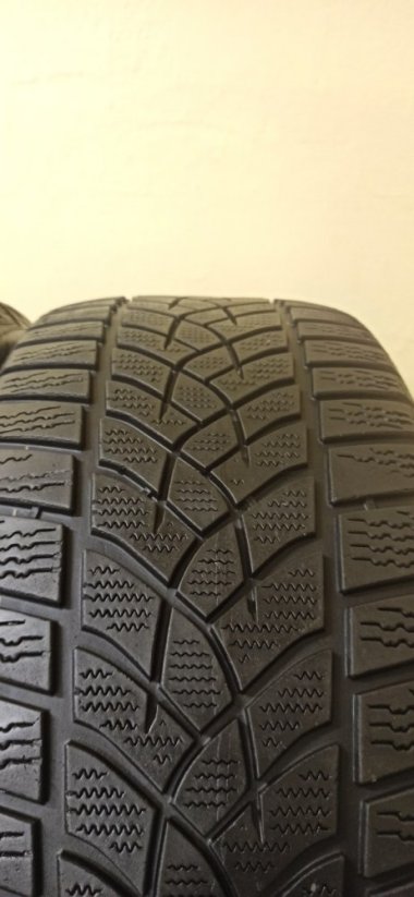 Goodyear 235/50 R19 99V 2x6,5mm 2x5,5mm (Bazarové)