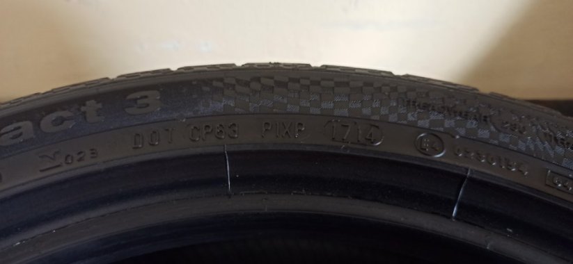 Continental 215/45 R17 87V 4-5mm (Bazarové)