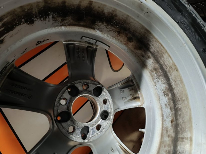 Kompletní kola Mercedes GLC 8x18'' ET38 zimní pneu