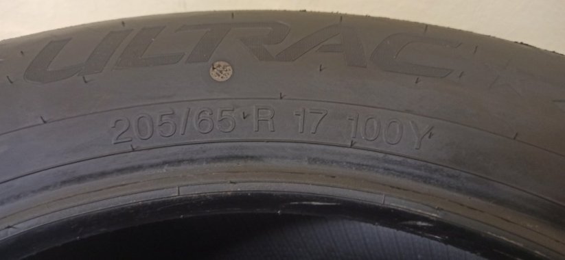 Vredestein Ultrac 205/65 R17 100Y 4,5-5mm (Bazarové)