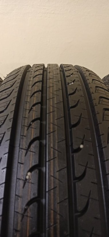 Goodyear Efficient Grip SUV 215/65 R16 98V 8 mm (Bazarové)