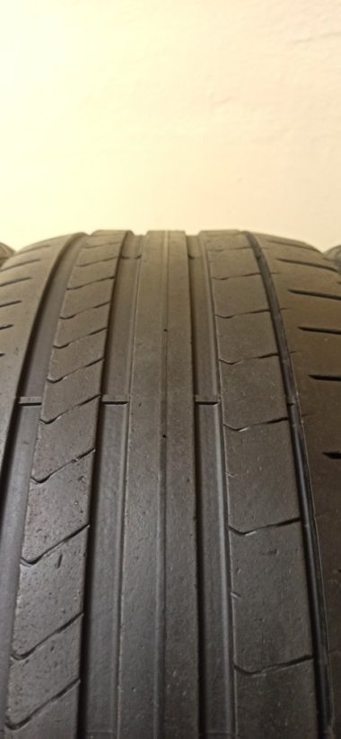 Pirelli 255/40 R20 101Y 2x4,5-5,5mm 2x3,5-4,5mm (Bazarové)