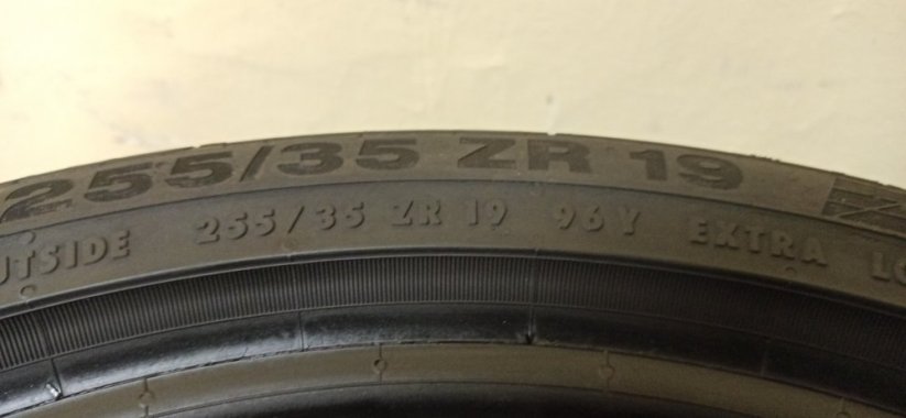 Continental 255/35 R19 96Y 4,5-5mm (Použité)