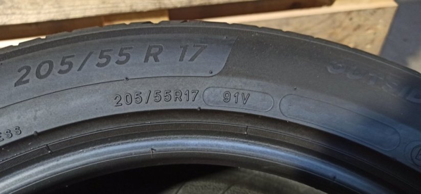 Michelin 205/55 R17 91V 2x5mm 2x4mm (Použité)