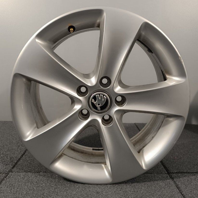 Originální alu kola Volkswagen Passat R17 ET39