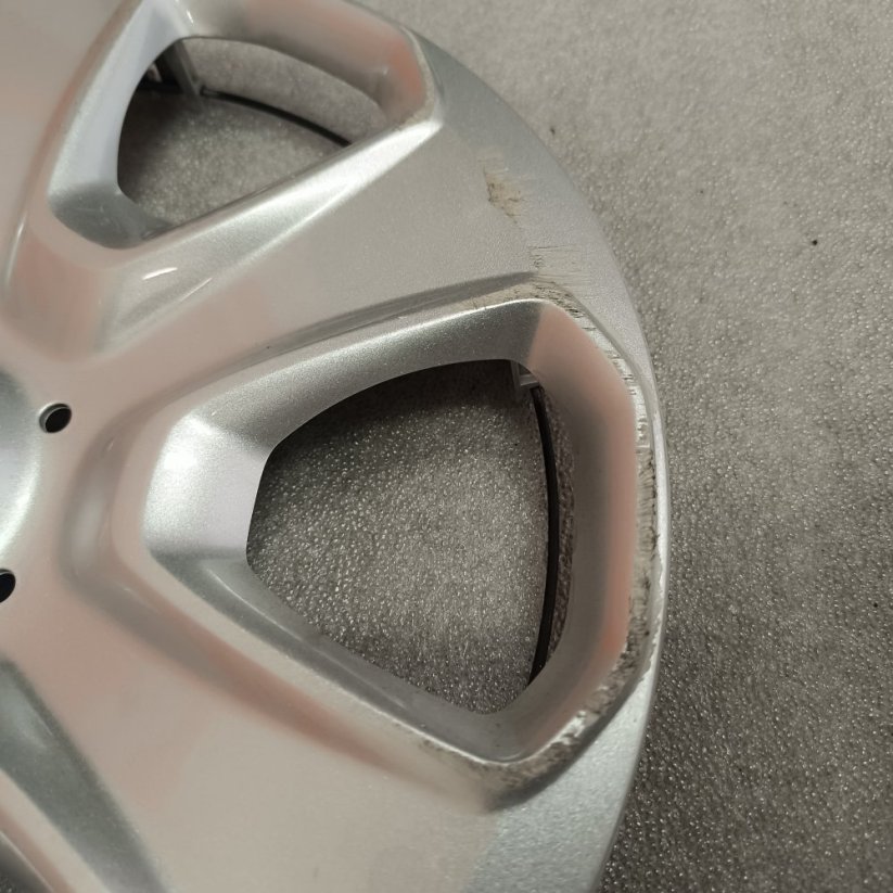 Poklice Ford Fiesta 15" (použité)