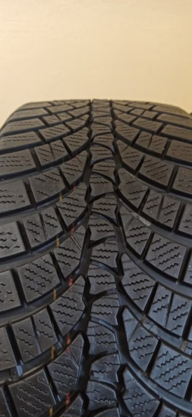 KUMHO WinterCraft WP71 225/40 R18 92V 6 - 7 mm (Bazarové)