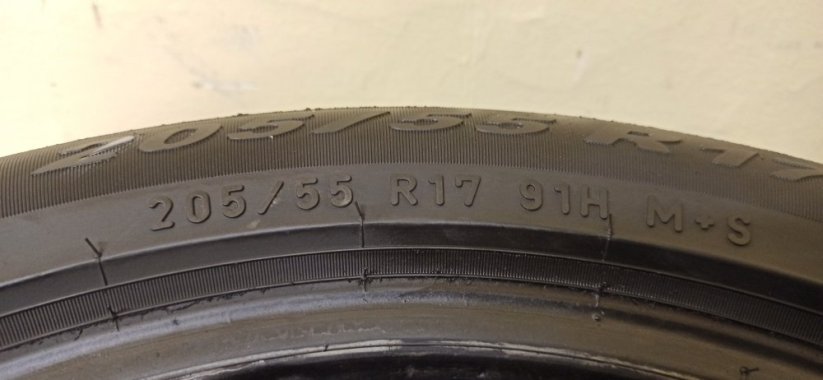 Pirelli 205/55 R17 91H 5-6mm (Použité)