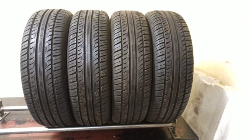Semperit 215/65 R17 99H 8,5mm NOVÉ letní