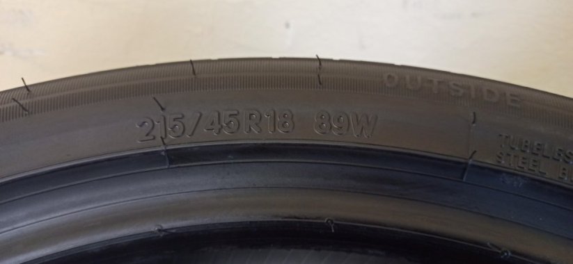 Toyo 215/45 R18 8mm DEMO (Bazarové)