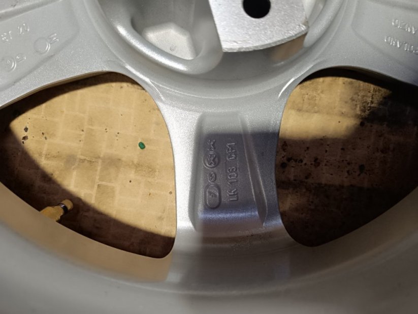 Alu kola Platin 4x108 ET20 + zimní pneu 195/55 R16