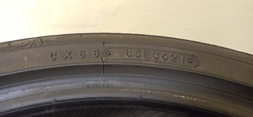 Toyo Observe S944 215/40 R18 89V 7 mm (Použité)