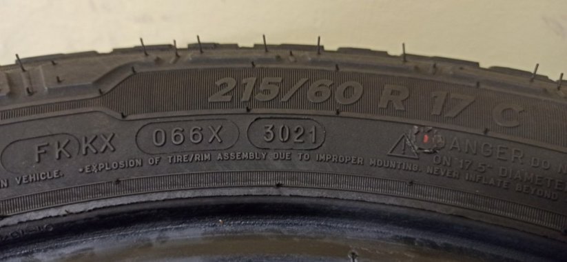 Michelin Agilis Cross Climate 215/60 R17C 4-6,5mm (Použité)