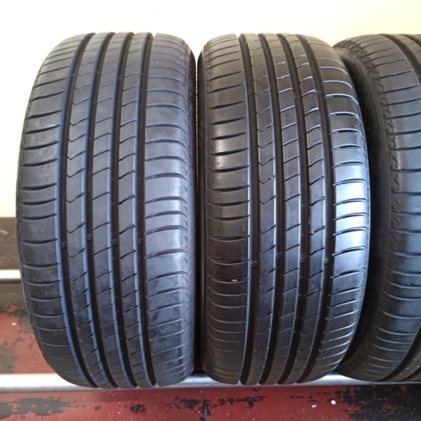 KUMHO Ecsta HS51 , 215/45 R16 7mm (Použité)
