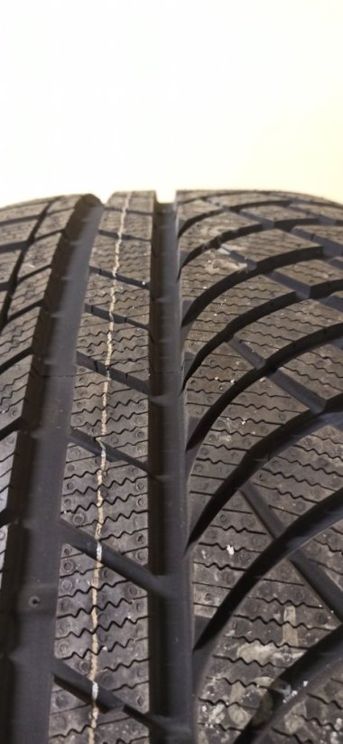 Kumho Winter Craft 275/40 R18 103V 7,5 mm