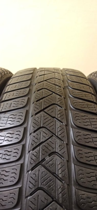Pirelli Winter Sottozero 215/60 R16 95H 4 - 5 mm (Bazarové)