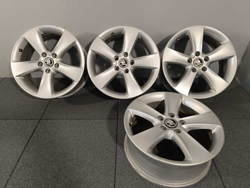 Originální alu kola Volkswagen Passat R17 ET39