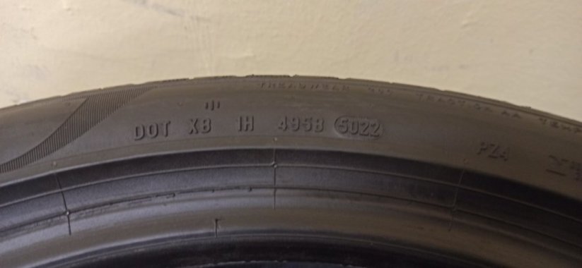 Pirelli 255/40 R20 101Y 2x4,5-5,5mm 2x3,5-4,5mm (Bazarové)