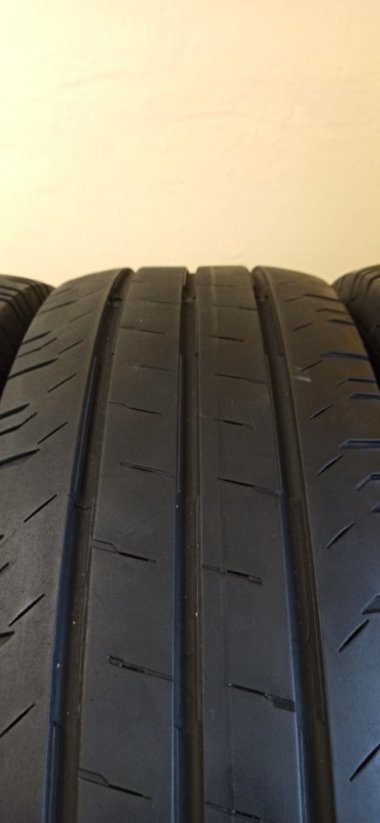 Continental 225/75 R16C 121/120R 5 - 5,5 mm (Bazarové)