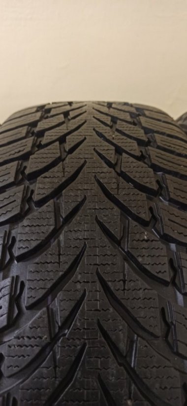 Nokian WR SUV 4 215/60 R17 100H 6,5 - 7,5 mm (Bazarové)